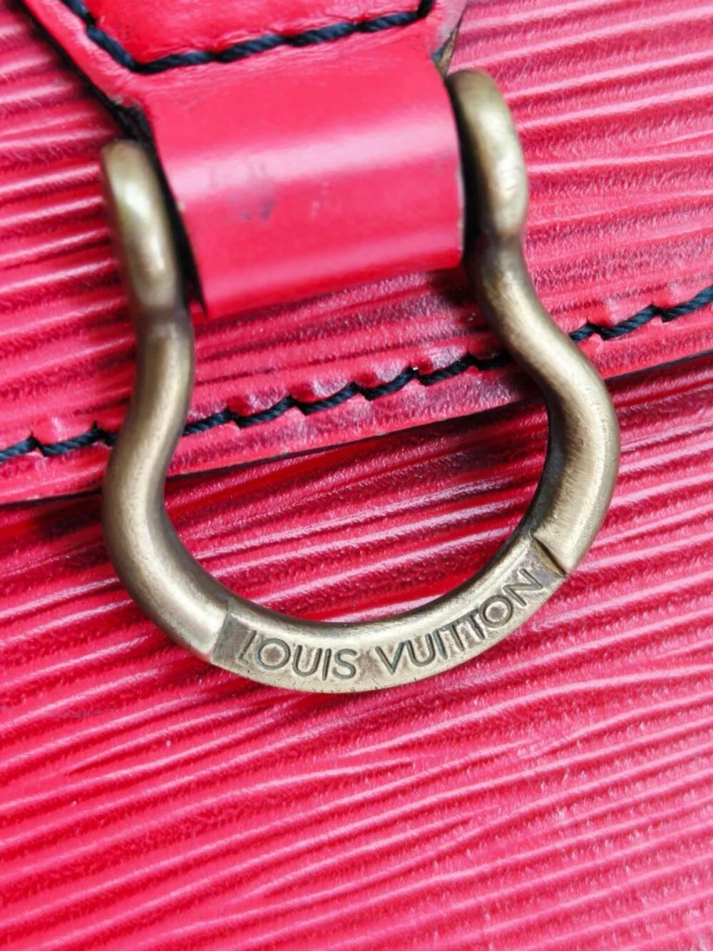 Louis Vuitton Epi Saint Cloud PM Red Castilian Leather Crossbody Shoulder Bag